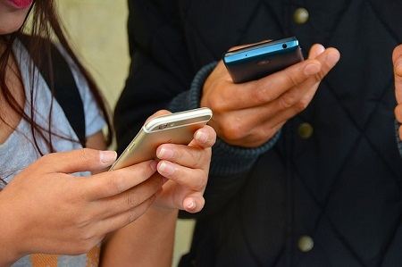 Dating: Der Einfluss des Smartphones auf ein Date