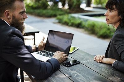 ElitePartner Umfrage zu platonischer Freundschaft