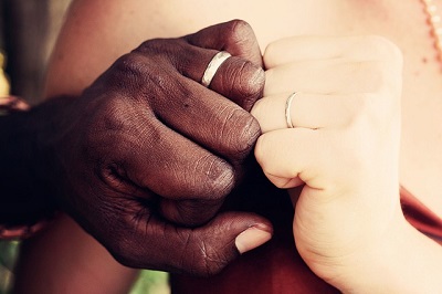 Online-Dating: Stabilere Ehen durch Online-Dating