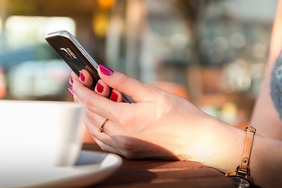 dating-apps am weltgesundheitstag: gesundheitliche schaeden durch handynutzung